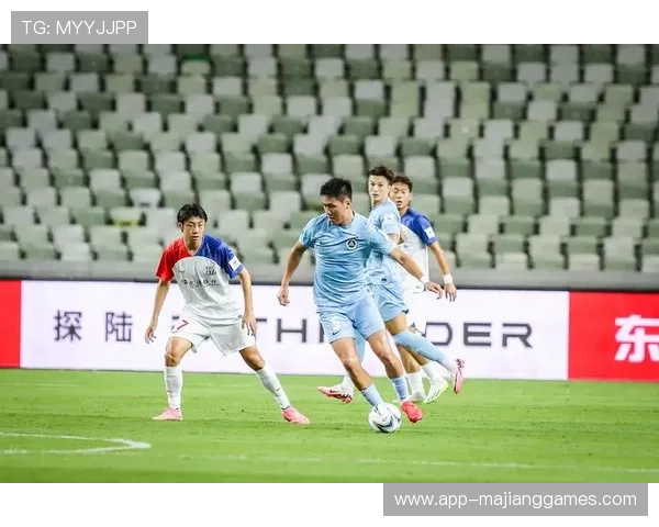 戴伟浚减薪一半加盟深圳新鹏城，寻求稳定出场机会